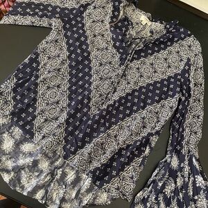 Umgee Woman’s Blouse, size L, color Blue